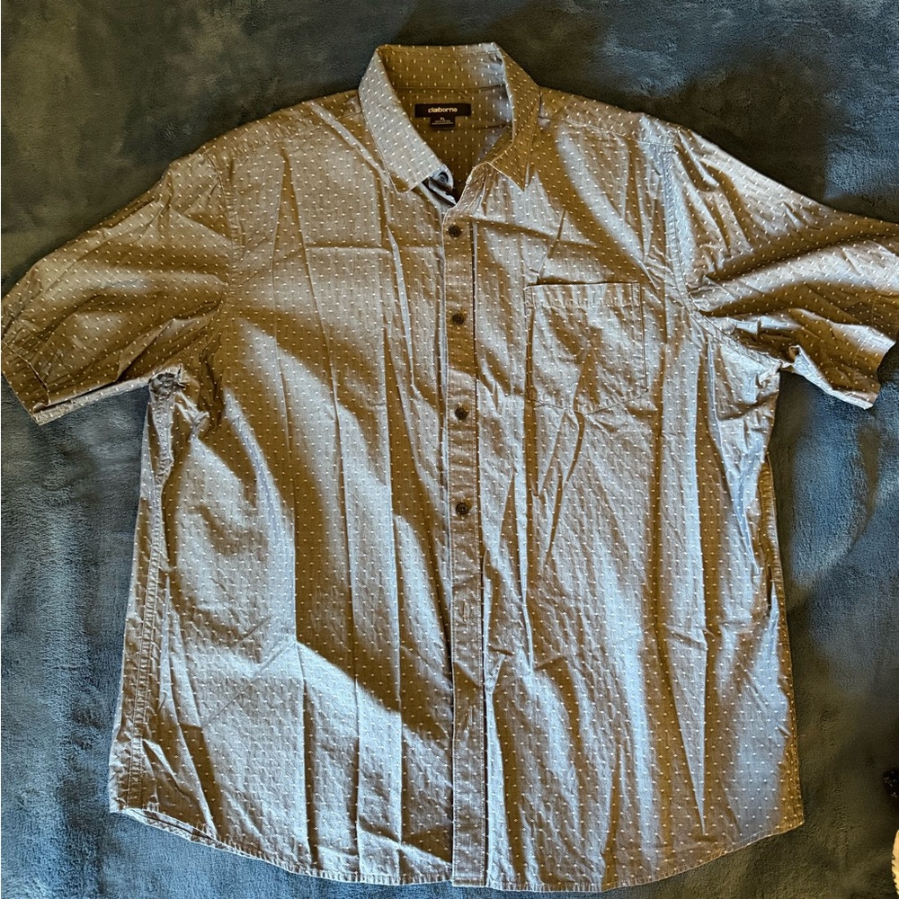 Claiborne Men's Gray Short Sleeve Shirt